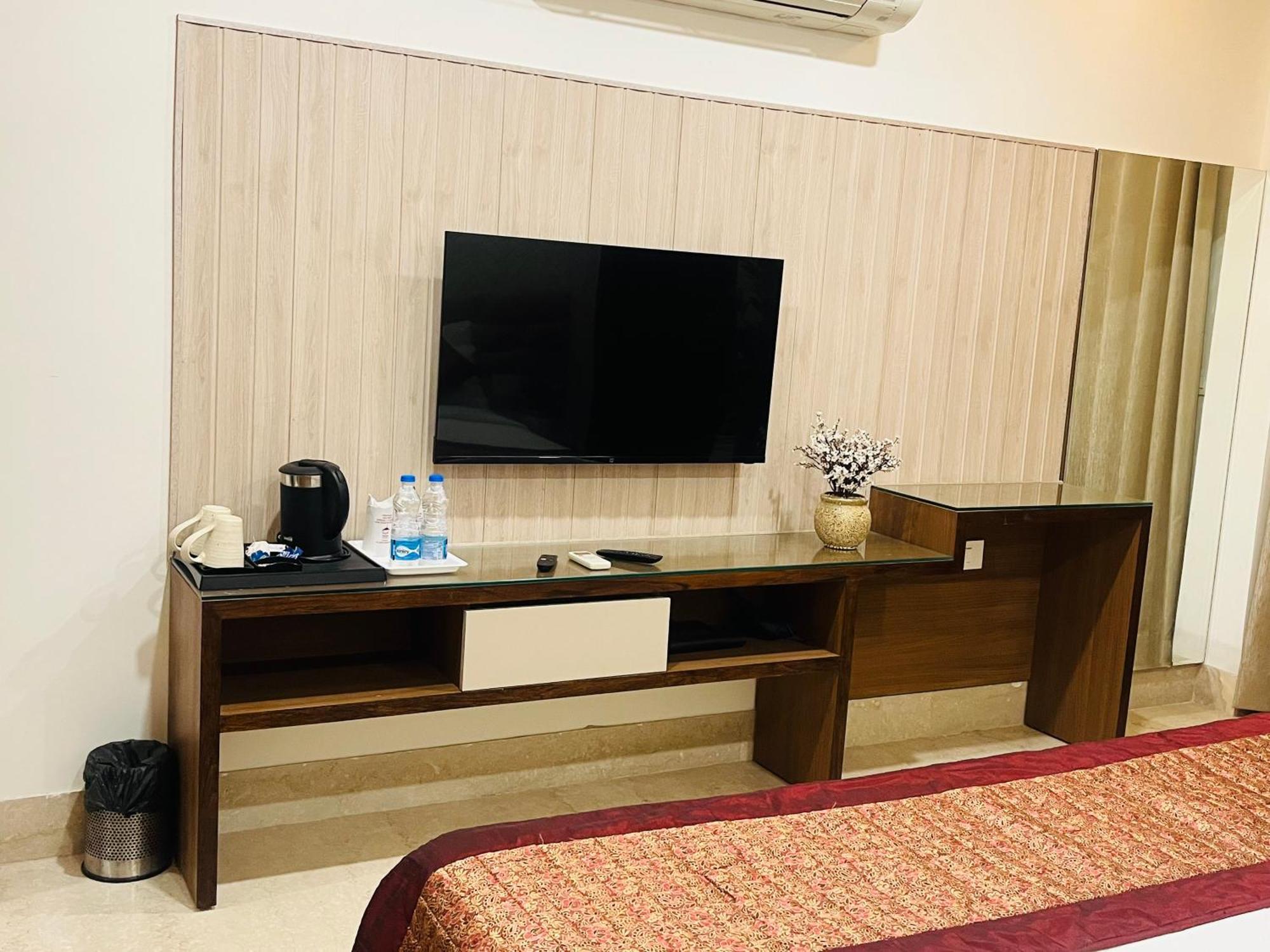 Gazebo Inn & Suites Medanta Gurgaon Exterior foto